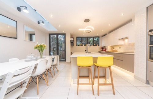 Peninsula House | Pass the Keys | Beautiful Spacious Home