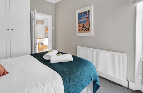 Munster Apartment | Pass the Keys | Beautiful Spacious Flat in Fulham
