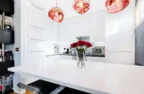 Riverside Apartment | Pass the Keys | Boutique London Flat near Tower Bridge and Tube