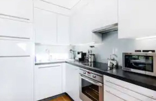 Riverside Apartment | Pass the Keys | Boutique London Flat near Tower Bridge and Tube