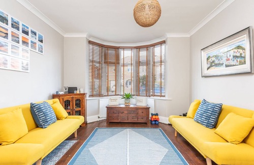 Rawcliffe House | Pass the Keys | Bright and Spacious Family Home