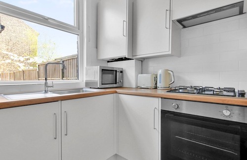 Stratford House | Pass the Keys | Bright & budget friendly 3Bed Home | Garden | Pet-Friendly