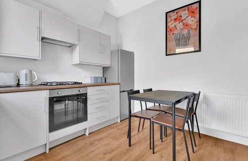 Stratford House | Pass the Keys | Bright & budget friendly 3Bed Home | Garden | Pet-Friendly
