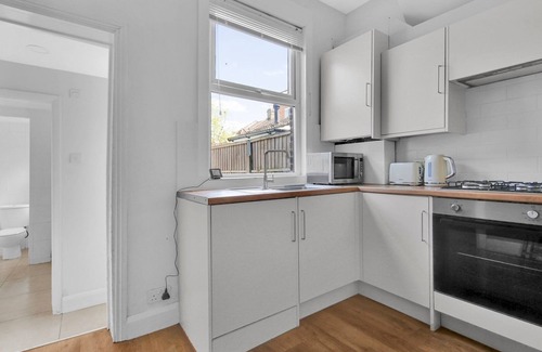 Stratford House | Pass the Keys | Bright & budget friendly 3Bed Home | Garden | Pet-Friendly
