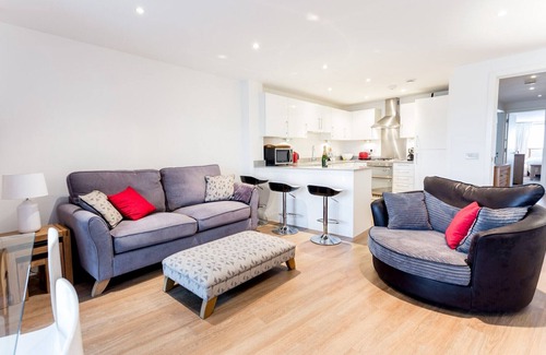 Cambridge Apartment | Pass the Keys | Bright, Spacious 2BR Central Cambridge Flat for 4