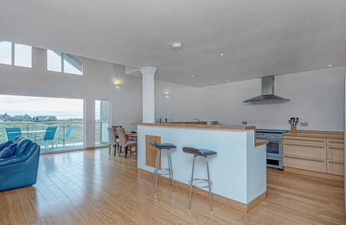 Rhosneigr House | Pass the Keys | Celyn Y Mor Stunning Rhosneigr Family Beach House