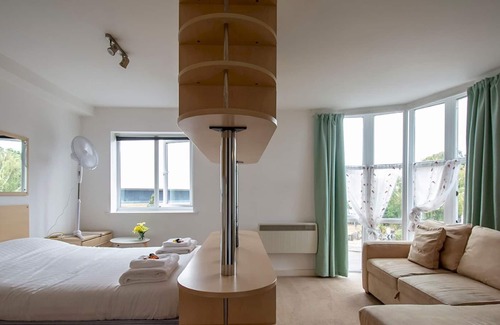 Bournemouth Apartment | Pass the Keys | Centrally located stylish Bournemouth Flat