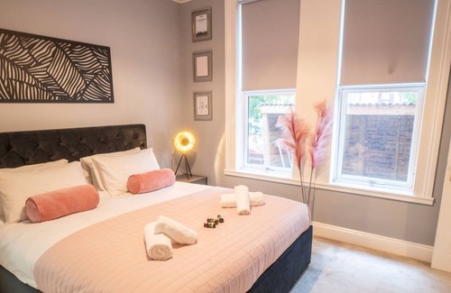 West Bridgford Apartment | Pass the Keys | Centrally located stunning 2 Bedroom Flat