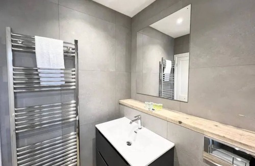 Mumbles House | Pass the Keys | Central Modern Mumbles Cottage