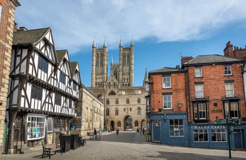 Lincoln Apartment | Pass the Keys | Centrally located studio Flat