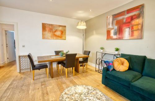 Lincoln House | Pass the Keys Centrally Located Apartment
