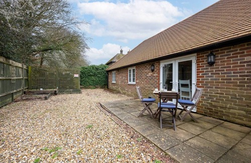 South Chailey House | Pass the Keys | Character two bed with free parking