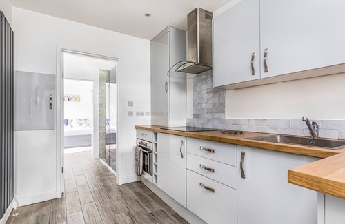 Fishbourne Apartment | Pass the Keys | Charming Annexe w Garden Parking Pass The Keys