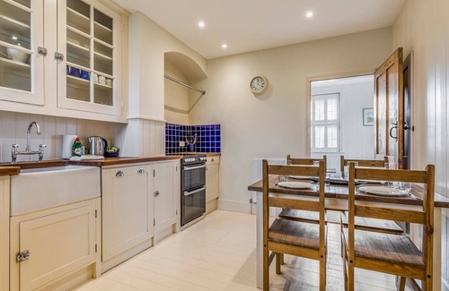 Selsey House | Pass the Keys | Charming Old Coastguards Cottage