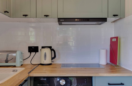 Cambridge Apartment | Pass the Keys | Charming and Central Garden Studio Flat | Free Parking
