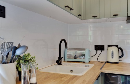 Cambridge Apartment | Pass the Keys | Charming and Central Garden Studio Flat | Free Parking