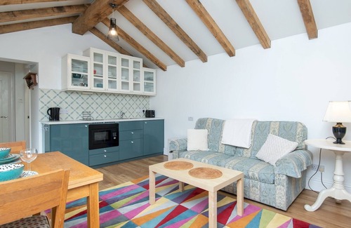 Combe Down House | Pass the Keys | Charming Garden cottage with parking