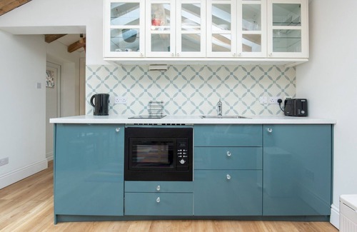 Combe Down House | Pass the Keys | Charming Garden cottage with parking