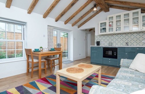 Combe Down House | Pass the Keys | Charming Garden cottage with parking