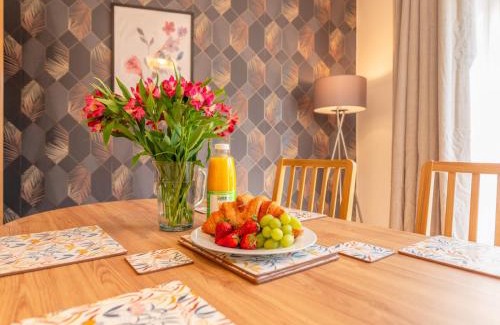 Telford House | Pass the Keys Charming Home Garden Family-Friendly Telford