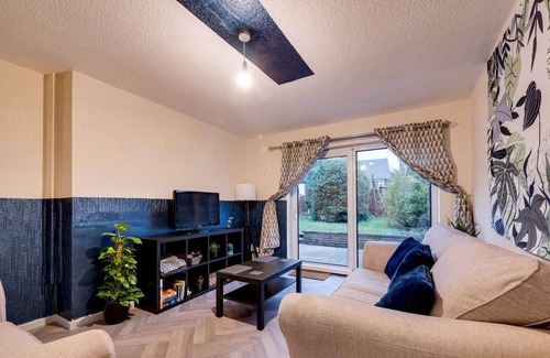 Whitefield House | Pass the Keys | Cheerful 2 bedroom home in Whitefield
