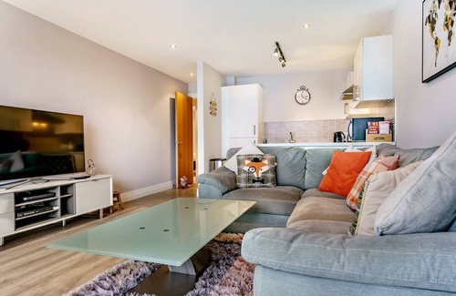 Belfast Apartment | Pass the Keys | City Centre | Cityscape & Sunset Views