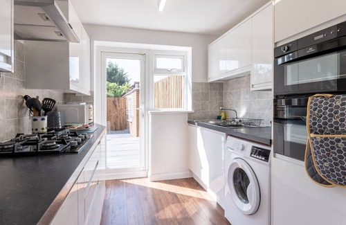 Great Baddow House | Pass the Keys | Comfortable 4 Bedroom home In Chelmsford | Parking