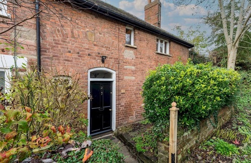 Ludwel House | Pass the Keys | Cosy 2 bedroom Victorian Cottage
