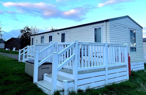 Beattock House | Pass the Keys | Cosy 2BR Holiday Home in Beautiful Location