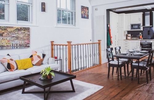 Maidstone Apartment | Pass the Keys | Cosy and Spacious Flat for 4