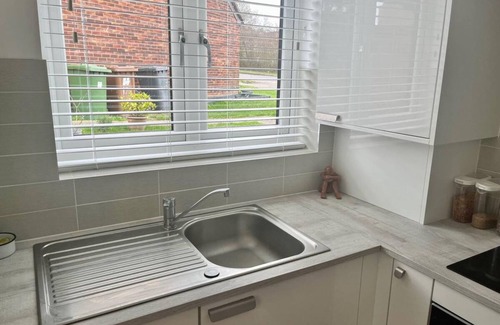 Borehamwood House | Pass the Keys | Cosy One Bedroom House with Parking