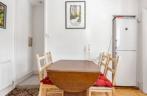 Canterbury House | Pass the Keys | Cosy Garden Home