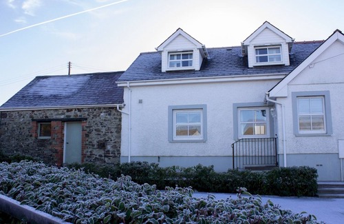 Carmarthen House | Pass the Keys | Cosy home close to Carmarthen