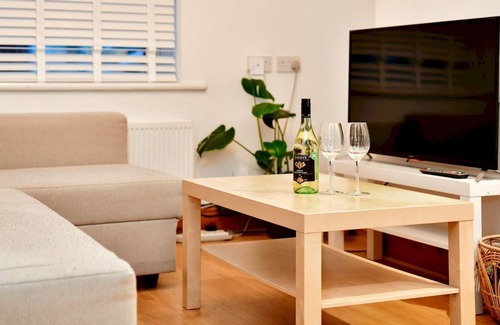 Splott House | Pass the Keys | Cosy Spacious Two Bedroom Home with Parking