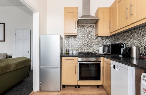Lewisham Apartment | Pass the Keys | Cute & Central Greenwich Flat | 6 min Deptford Stn