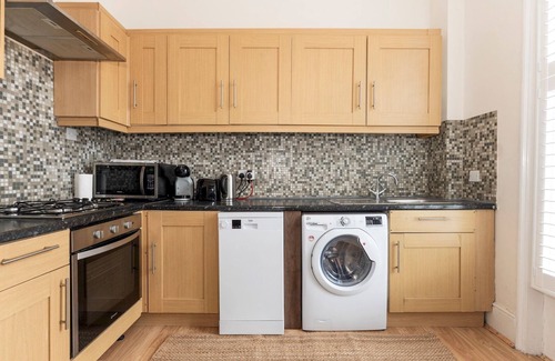 Lewisham Apartment | Pass the Keys | Cute & Central Greenwich Flat | 6 min Deptford Stn