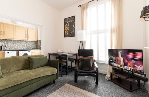 Lewisham Apartment | Pass the Keys | Cute & Central Greenwich Flat | 6 min Deptford Stn