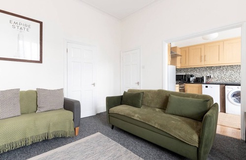 Lewisham Apartment | Pass the Keys | Cute & Central Greenwich Flat | 6 min Deptford Stn