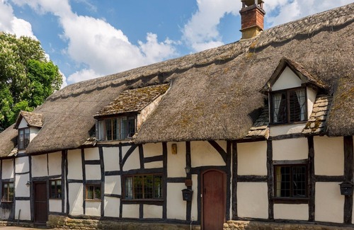 Chipping Campden House | Pass the Keys | Dara Cottage | 16th Century Thatched Cottage