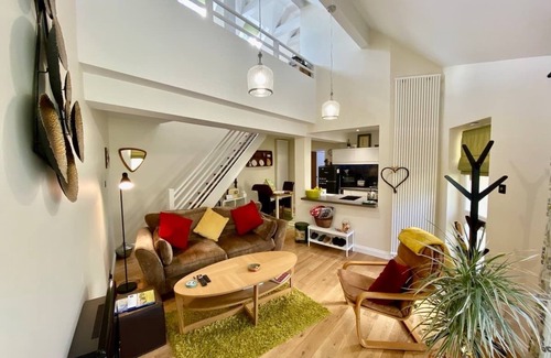 Bath House | Pass the Keys | Delightful Cottage Sydney Gardens private parking