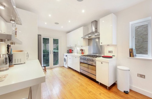 Camden Town with Primrose Hill Apartment | Pass the Keys | Elegant Apartment in Trendy Primrose Hill