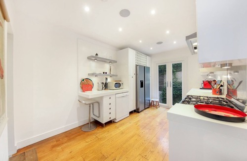 Camden Town with Primrose Hill Apartment | Pass the Keys | Elegant Apartment in Trendy Primrose Hill