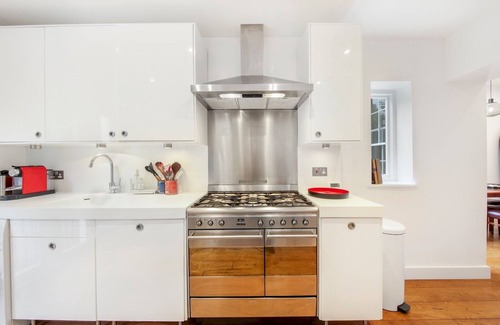 Camden Town with Primrose Hill Apartment | Pass the Keys | Elegant Apartment in Trendy Primrose Hill