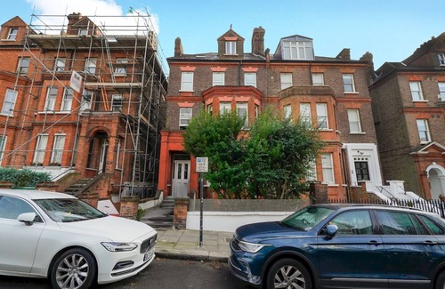 Frognal and Fitzjohns Apartment | Pass the Keys | Elegant flat in trendy Hampstead