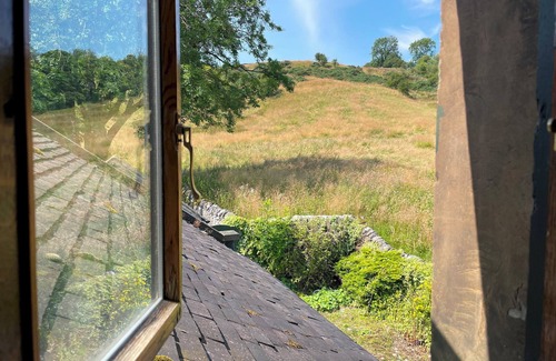 Longnor House | Pass the Keys | Exceptional Location Barn Conversion for 6 & Pets