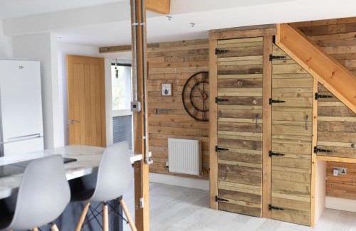 Kidwelly House | Pass the Keys Family home walking distance to beach Pet friendly