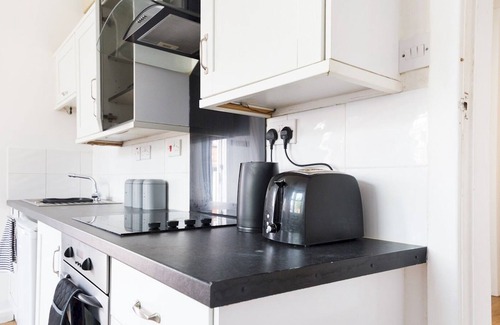 Chorlton-cum-Hardy Apartment | Pass the Keys | Flat in trendy Chorlton Sleeps 2