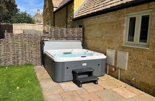 Ebrington House | Pass the Keys | The Stables - Stylish cottage | hot tub | parking