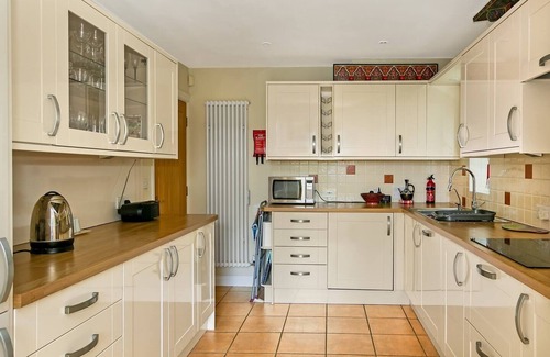 Chipping Norton House | Pass the Keys | Cosy Bliss Lodge 5 min walk to Chipping Norton