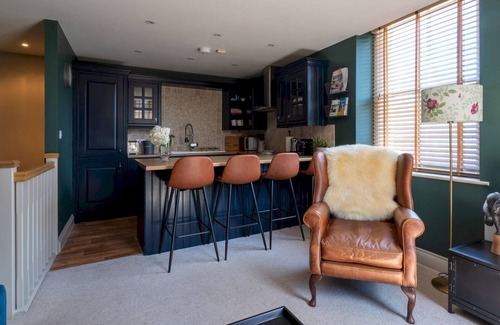 Moreton-in-Marsh Apartment | Pass the Keys | Elegant & stylish home in historic town centre